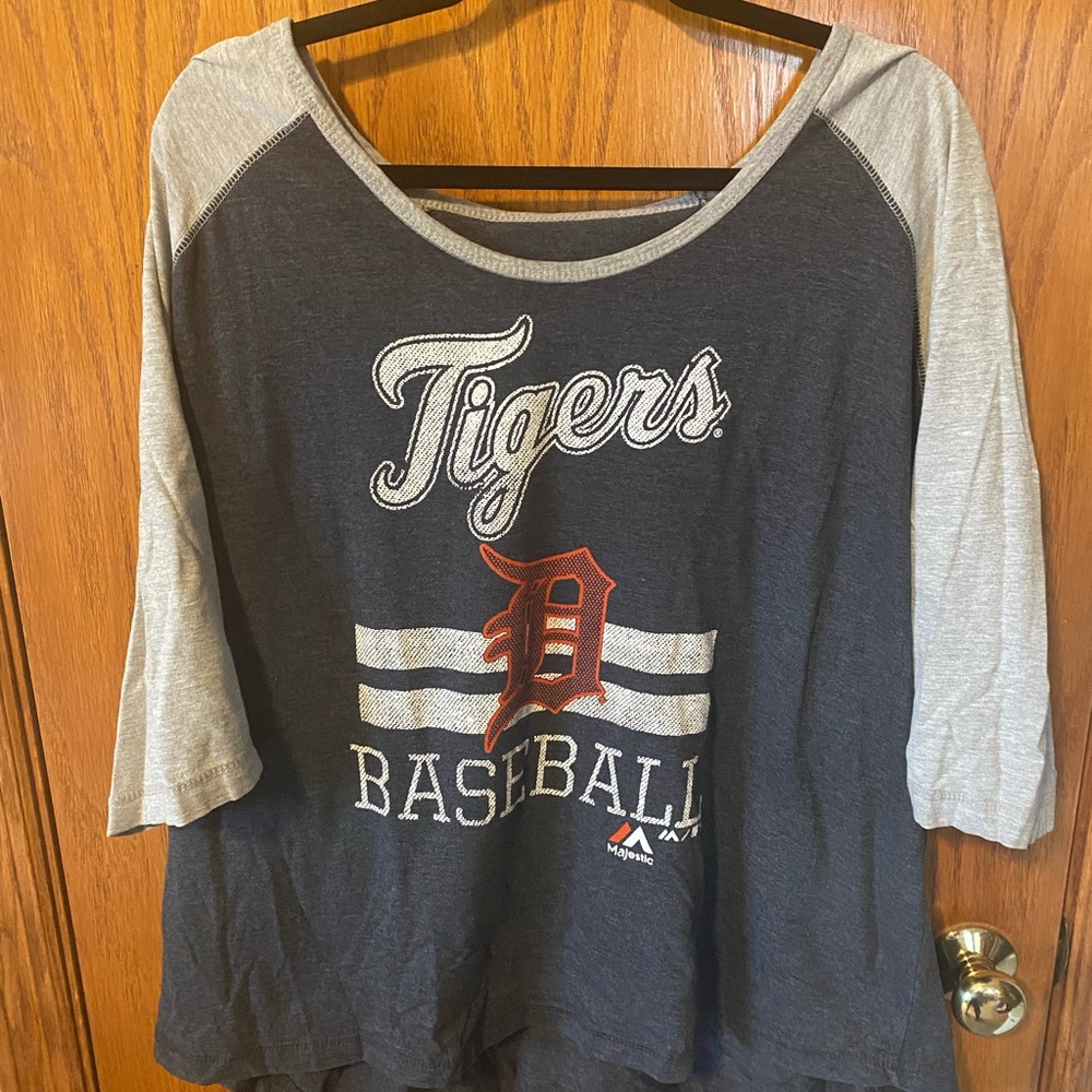 Women’s plus size Majestic Fan Fashion Detroit Tigers Baseball 2X T-Shirt